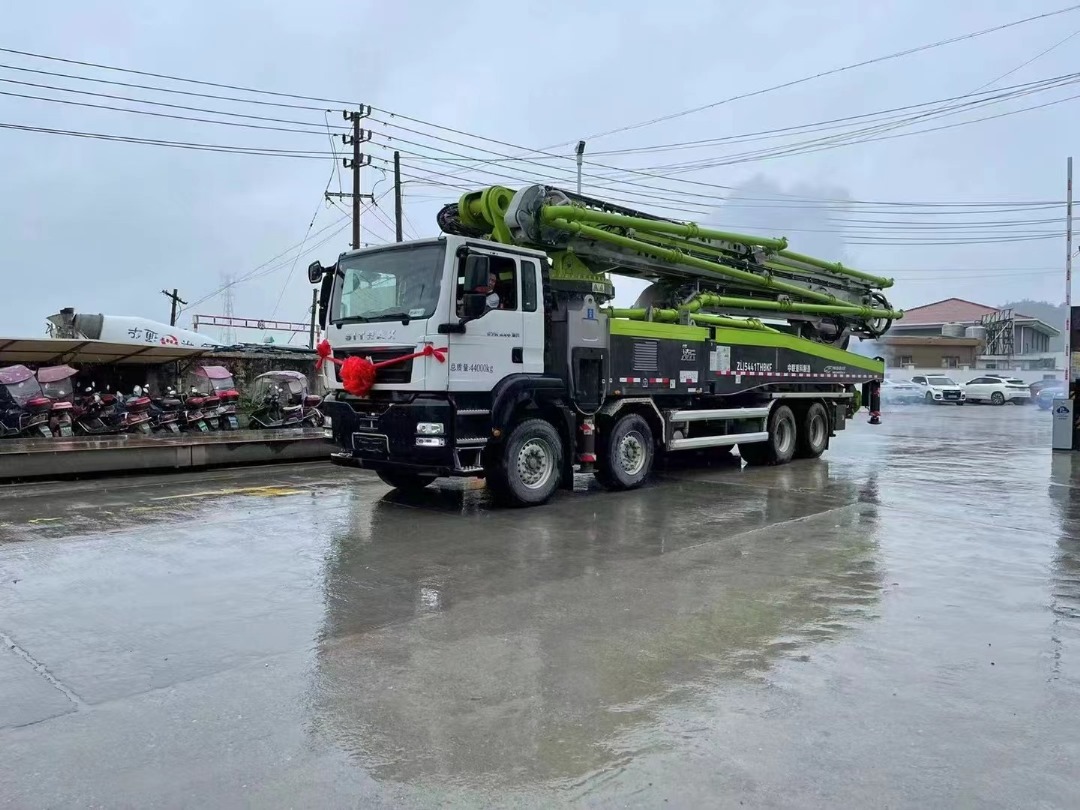 Zoomlion 63-Meter Concrete Truck Pump